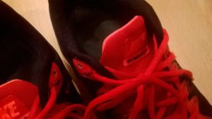 Nike Vomero 9 in rot