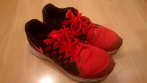 Nike Vomero 9 in rot